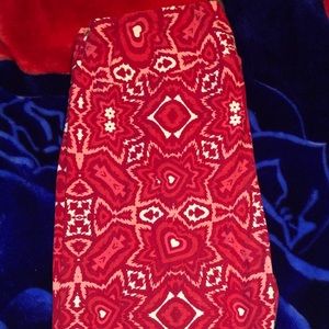TC valentine Lularoe leggings